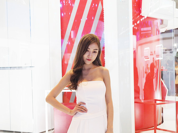 �ٿ�����λ������С��㣬ֱ��ü�ߣ����ֲ���������Ů�񷶡�