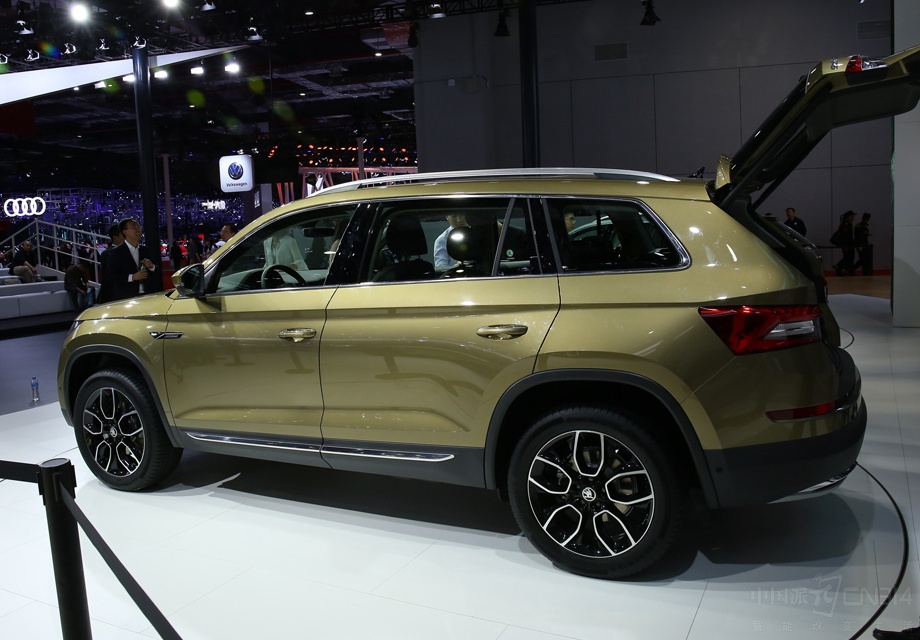 �����������ϣ���һ��Ҳ�����������䳵�������ճ��õõ��Ĺ��������У�����CarPlay���ֱ�ݵ��ֻ�����ϵͳ��ʹ���ϱȽ�˳�ġ�