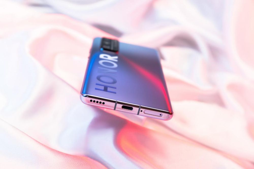 ҫ30 ProײΪSIMۣ׺ͱ׼Type-Cӿڣ֧40W߿䣬4000maHأȻͬв󣬵ҫ30 Proʹ5G990ܺĽϵͣˣҫ30 Proǿ