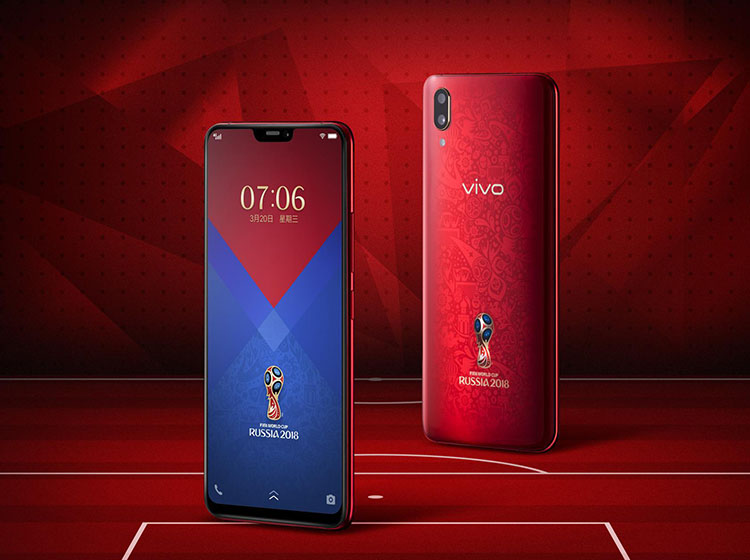 ��������ۣ�vivo��ר��ΪX21 FIFA���籭�Ƿ��������ר��UI����ʤ����汾�����������У������˺�����ײ������ͼƬ����ɫ����Ļ����һ��V�߸�����������μ����������ͼƬΪ�������������˲���ɫ�ʡ���������Ľ�ɫ��պͽ�ɫvivo logo������������������ӦЧ������ס�ֻ�ʱ�����Ը��ܵ��˶��С�