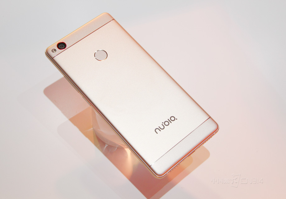 Ŭ����Z11������������Ͻ���ʽ���������������������ʽ�ṹ�����²���Ϊ��̼��������,ɫ���С�������Բ�����