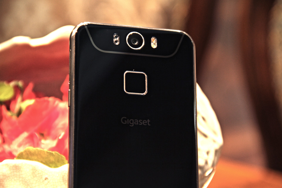 ���������ļ�಻ͬ��Gigaset Me�ı���ӵ�м�������������������װ�Σ�������������һö�ŷ⣬�����������ʸ�֮�໹�����չ���ֻ��������ʶ�ȡ�