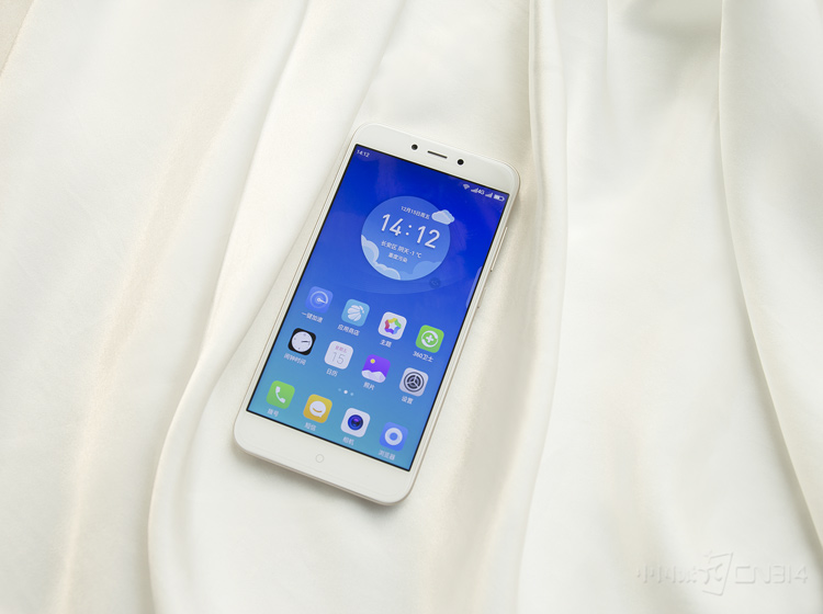 360�ֻ�N6 Lite��û�в���ȫ������ƣ�������5.5���1080P��Ļ������2.5D�����Լ�ȫ����ķֱ��ʣ����ֻ�������ɫ����ʾЧ����