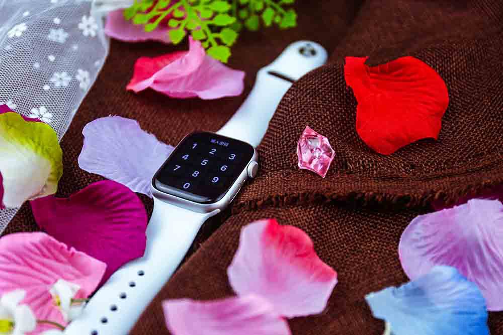 �������Ϣ��ƻ���ƻ��ڽ�����Щʱ���Ƴ���Fitness +���񣬶����Apple Watch SEҲ��֧�ָ����������ָ���û�����ѧ�Ķ�����