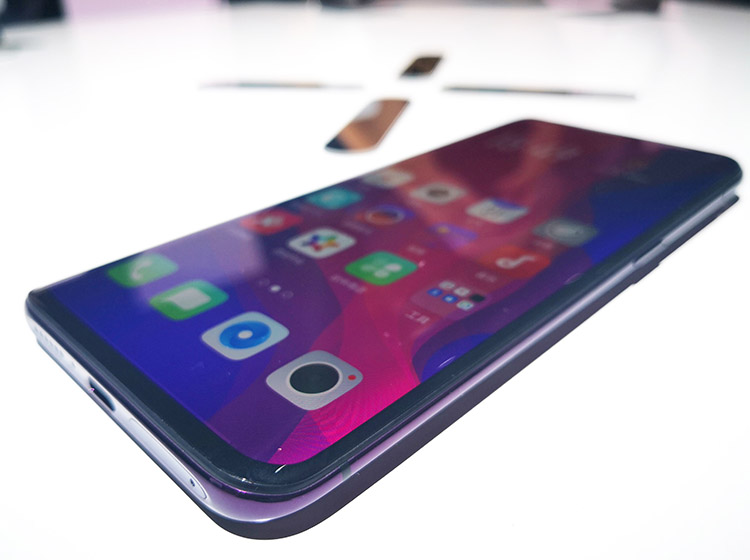 ����������Ȼһ�壬ӵ��������������ѧ�������໡�ȼӹ�Ϊ�������輸������֮�е�ͬʱ��Ҳ�����˸���Ө��˳�����ճָ��ܡ�