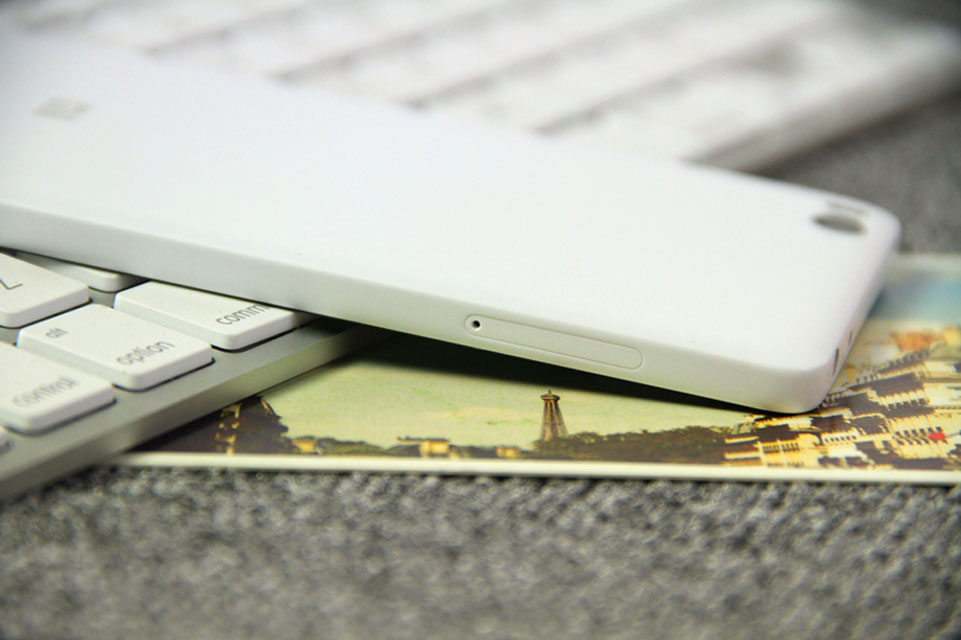 �������ΪSIM����ۣ��Ҳ�Ϊ���������û�֧��˫��˫�����ܺ�ȫ��ͨ����1�Ϳ�2��ʹ��Micro-SIM����