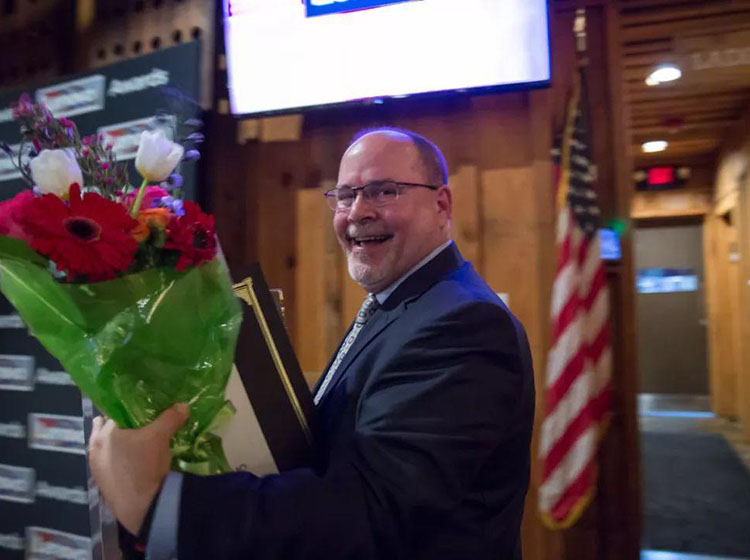 �ڰ佱�ֳ���Ա����һ����ϲЦ�տ�����ҳ��ڶԿƼ����Ȱ���������ĺ�����ڴˣ��������ⳡ��ͬ���ڡ������ˡ��Ĵ�Party��