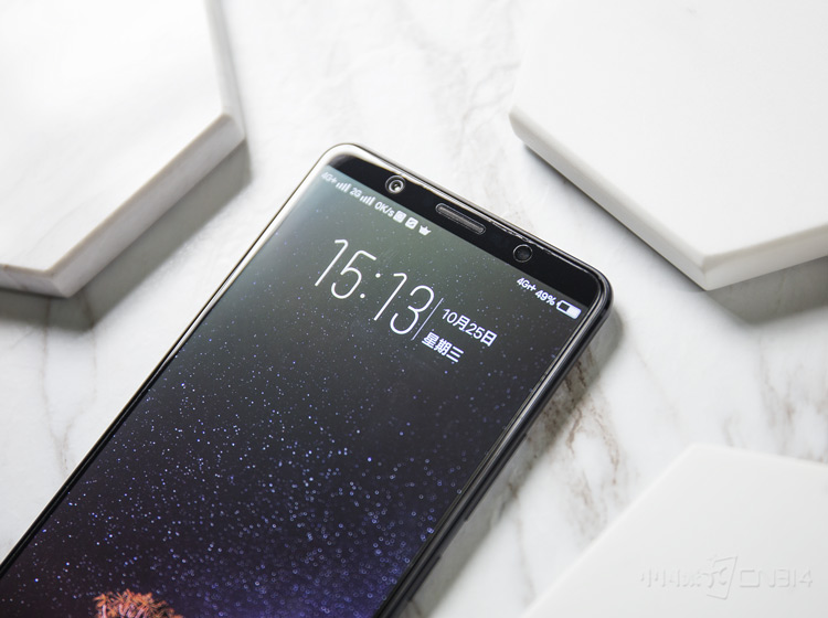 vivo X20Plus����������ǰ������ͷ����Ͳ�����Ƶȴ����������ı��û�����������ʹ��ϰ�ߣ�������Face Wake�沿ʶ�𣬴�������˽���Ч�ʡ�