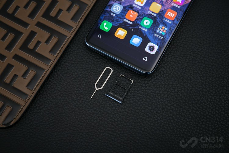 ��Ӳ�������ϣ�С��10 Pro���ص�������865�ƶ�ƽ̨�����ƶ�ƽ̨���õ���7nm���գ���ǰ���������빦�ķ�������ȫ��������