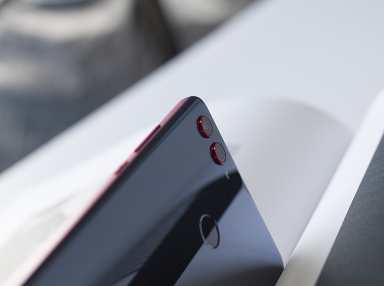 360�ֻ�N7 Pro�����ˡ�AI���㡱����Ʒ�����ǰ��ֱ����˫����ͷ�����к���������ͷ������1200������CMOS�й�Ԫ�������f/1.8�����Ȧ�����������������������ͷΪ200�����ص�רҵ����������ͷ����������ͷЭͬ���㣬ʵ��������