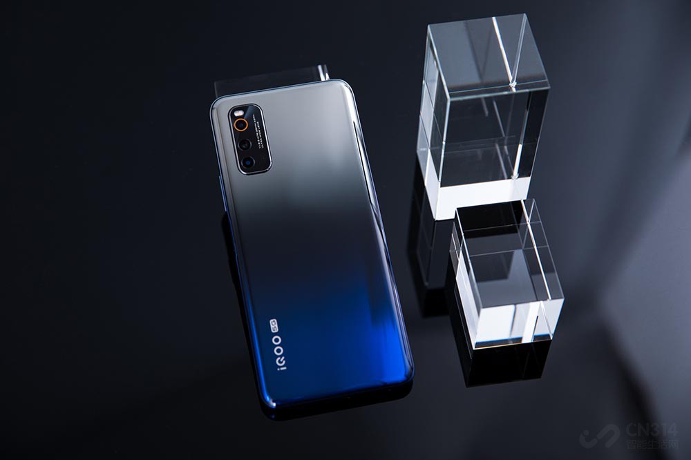 Ʒ棬iQOO Neo3ԴԱĪ⡢̽աõǡҹĻڡɫɫҹе¹˸ǹУпɫǳٹɵڣڵײڲͬĹҫºɫĸ߹ⷴ䣬Ͼ淴ЧͬǶȿȥŲͬζ
