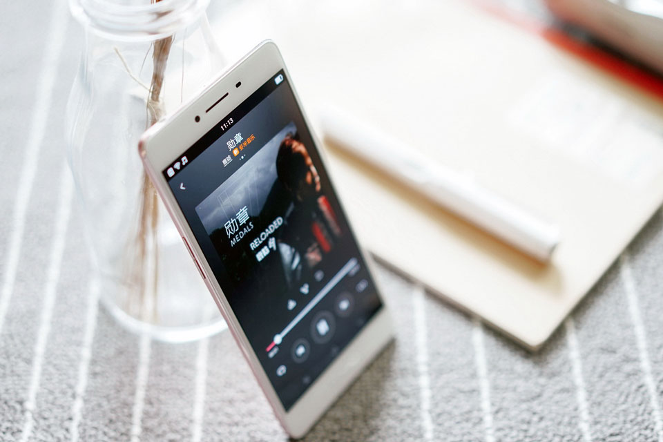 OPPO R7sõ���ɫ�����ܴ��û�����������ط���õ���ɫ��������Ƽ��еĽ������ʻ����ۺ���һ�𡣴��������ա�ˮ�����������������ϣ�����������ǿ�����������ᣬ������һ��������