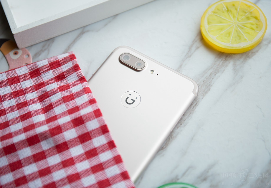 ���ܡ����㡱�������������ϵ���ö����ͷһ�����㣬������S10����������ǰ������õļ�ˣ������Ķ�����Ư��������һ��ҲƯ����