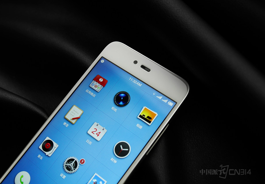 Smartisan M1�������������ص����Ѷ������ʶ��ϵͳ��Big Bang�Լ�One Step��ʹ�á�One Step��Ҫ���ص����ʵ�����ֻ��������ļ���Ϣ����Ĺ��ܣ���ȥ����������¸�App���ӵĲ������裬��OneStepƽ̨��һ�б��ʮ�ּ򵥣���չ����������SmartisanM1���и��õĲٿ��ԡ�