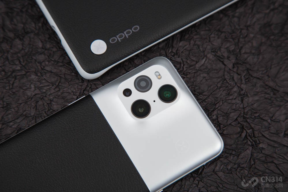 ȻӰʦ桱ôûĵΪضӰģʮ־Ʒ񣬱ڰ׻ɫľȫĽԭɫϺɫƤʸУ˰֡OPPO Find X3 ProӰʦ棬˻ǸġƬʱ