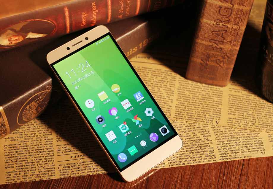 �����Ʒ��棬��1s�ܴ�̶ȱ������ӳ����ֻ�����Ʒ����Ȼ���á��ޱ߿�ID����ơ����⣬���ӻ�ǿ����1s�����ˡ��ޱ߿�ID 2.0����ƣ���������Ļ�������ڻ����ĳ̶ȣ���ǿ���ֻ��Ŀ�ˤ�ԡ�