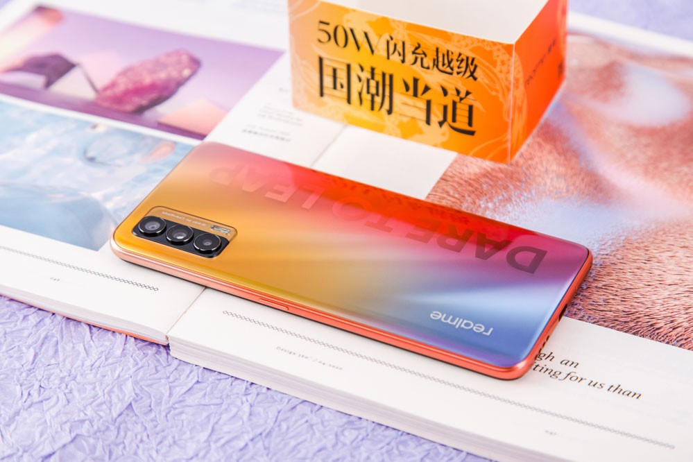 realme真我V15锦鲤色图赏:拥有它得好运 realme,真我V15