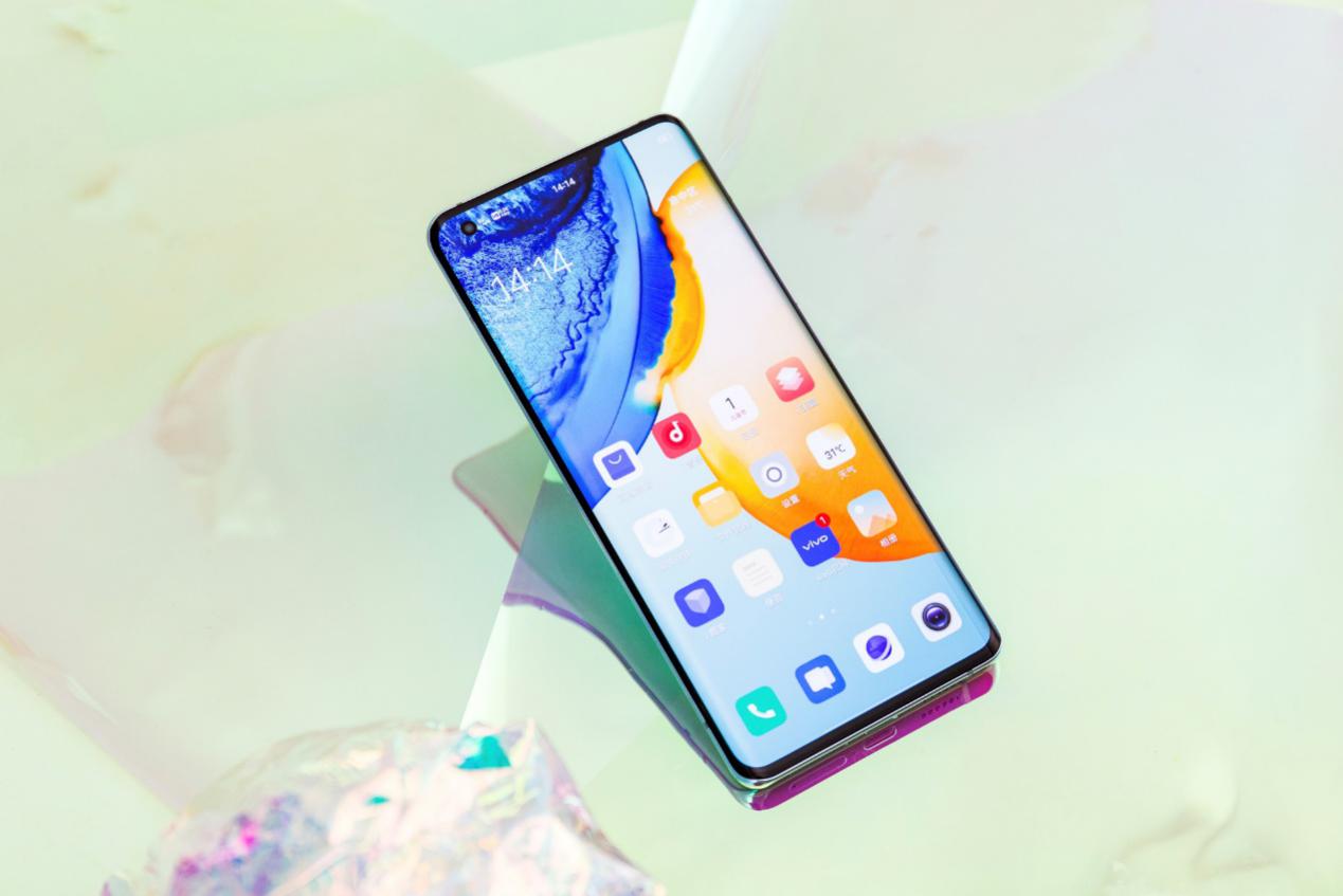 6.56ӢOLED55ȵ棬ֱΪ23761080ͬʱ֧90Hzˢʣ˳ӦĸˢƣزҲͬ180HzĻ߿Ƶ൱ɫ°ͿҲ2.8mm൱ߵռȡ