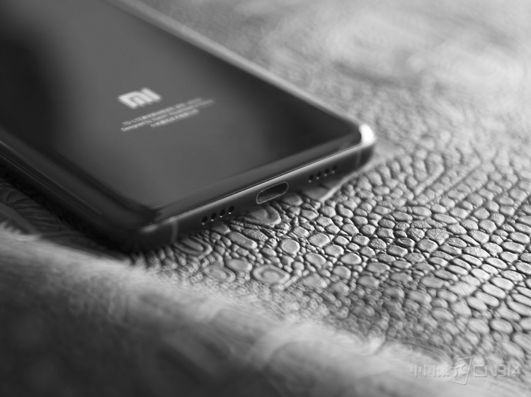 ��Ҫע����ǣ�������С��Note3�����������Ķ�λҲ�ǳ�����ȷ��С��Note3��Ϊ����Ű桱��С��6����Ȼ���ڴ������ϲ���С��6������С�׻��ǱȽ������ĵġ�