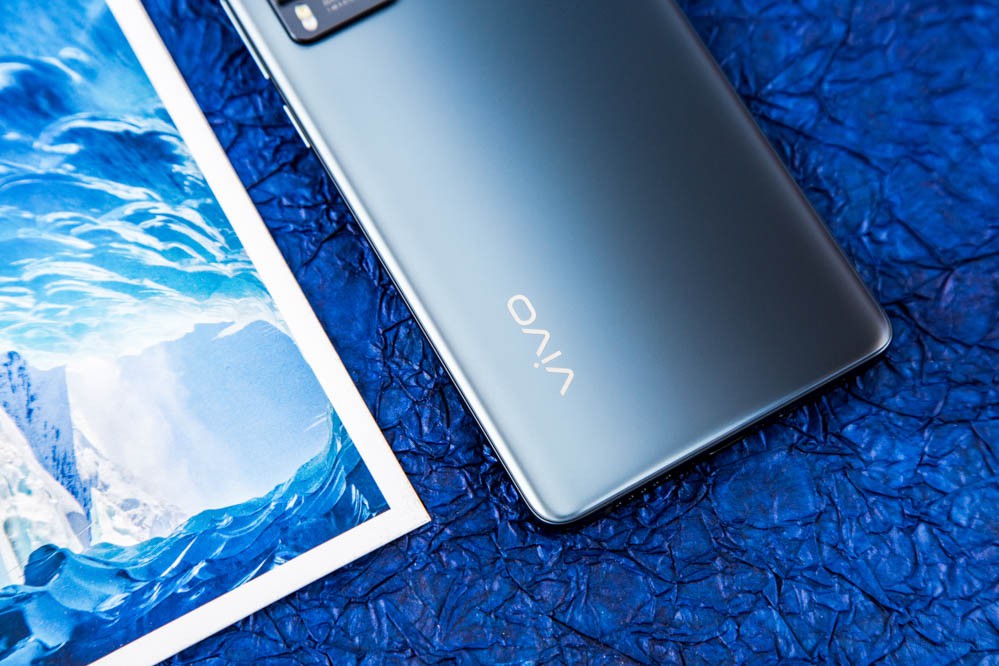 ͬʱX60 Pro1300صЧ50mmרҵͷ2ѧ佹Ľθӷ۵Ӿϰߣͬʱ50mmҲšߡߡעţⶼX60 Proӵ˳ɫдʵ