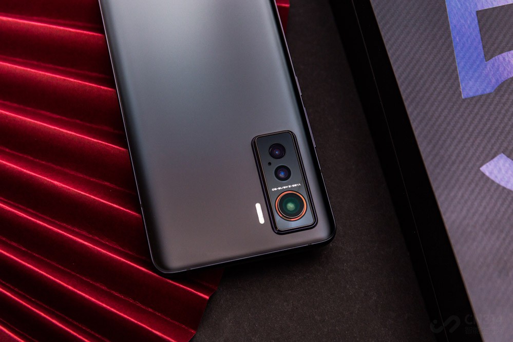 iQOO 5㣬ֱ5000㡢1300عǾͷԼ1300صͷISOCELL GN1ְֻ֧ҹ4.0ҹǿģʽҹģʽڵĶҹģʽʹûڰ컹ǺҹĳЧõƬ