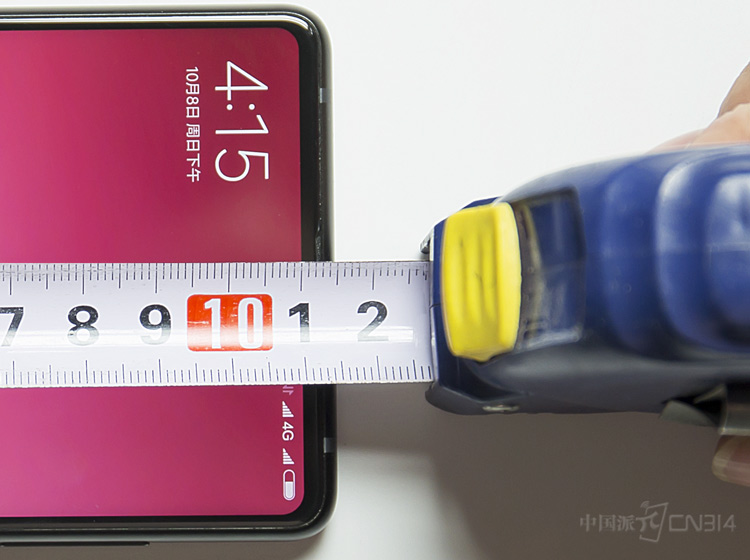 ͨ���������Ƿ���С��MIX2���ϱ߿�Ϊ4mm���ң���Ϊ������ǰ������ͷ������ǰ�ö�ͷ�ǳ�խ��