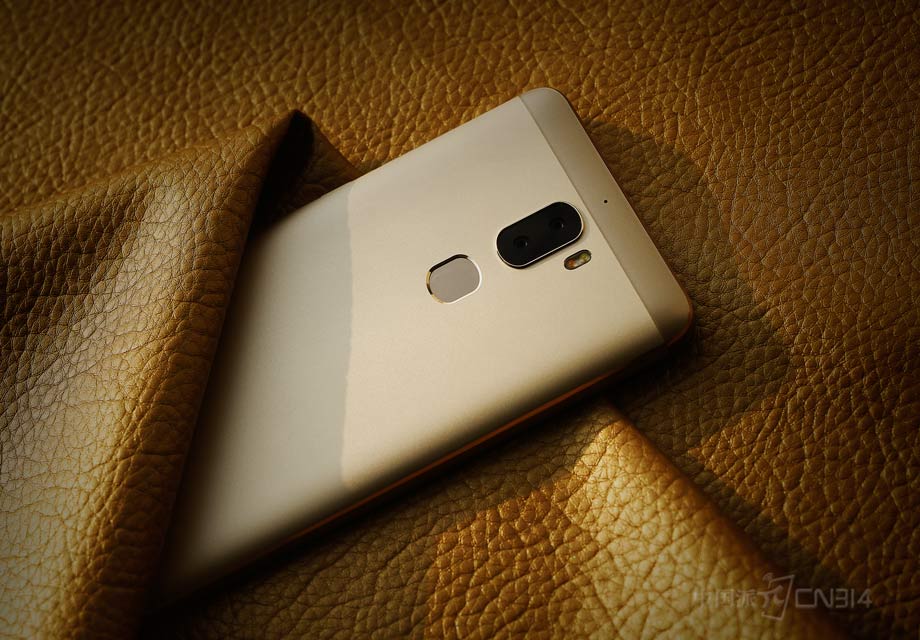 cool1 dual��̬�ֻ��䱸�˺���˫1300��˫����ͷ�����ȶ���˫��2.0��׼�����������������飻��־�Եľ���ָ�ƺ�Ȼ���У�����Ž���ɫ��ͬ�����Ƿ��ʸС�