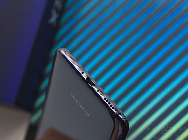 ����vivo���˴����ķ����͸������������ʱװ��Ƶ��ʸУ�չ�ָ���ʱ�С����vivo X23���۲�Ʒ��ۡ����ն��ɿ���vivo X23��һ���������Ⱥ���ʱ�г����ֻ������߸��ԣ����˿�������ֱ������