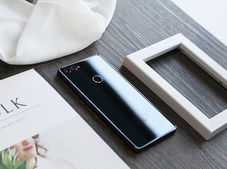 ���ڣ��ֻ���Ӱ�Ѿ������ǵ����ʽ�ˣ�����û����������գ�N7 Pro�����ˡ����㡱����������˫����õ���1200������������ͷ+200�����ؾ�������ͷ����ϣ�������������ǳ������Ƭ������ƾ��f1.8���Ȧ��ø���Ľ���������������ҹ��Ҳ�ܻ��������ϸ��