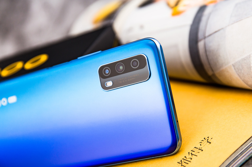 iQOO Z1xϽΪͷģ飬ϲ˽еġ齫Сùͷ4800أͷ200ص΢ͷ200ص黯ͷ