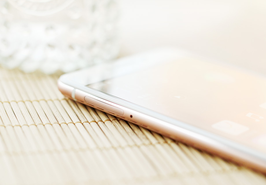 �������ӵ��SIM�����ۣ�����֧��˫��˫���ģ���ֵ��ע����ǲ�֧���ڴ濨��չ��