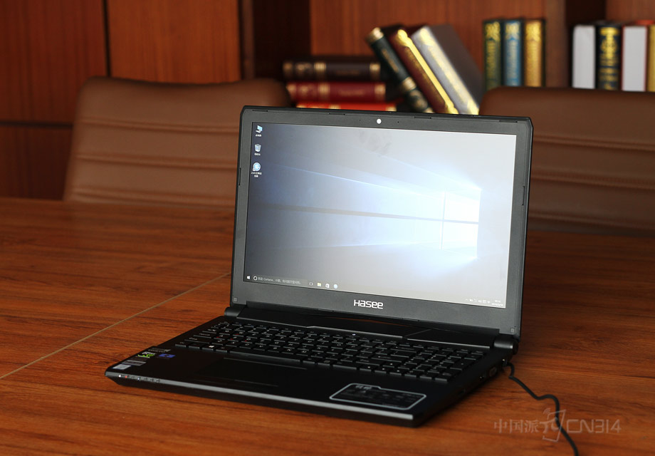 ��B���䱸һ��15.6Ӣ��ȫ���������ֱ��ʴ�1920*1080�����ʻ������ͨ��Ļ���ӽǶȸ��㡢ɫ�ʻ�ԭ������ǿ��