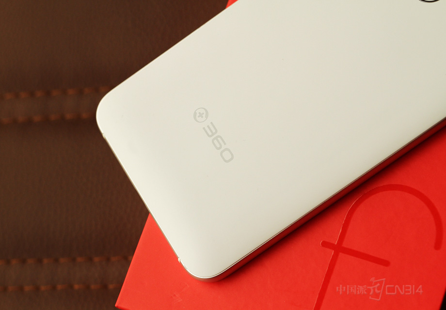 360�ֻ�f4�����������°벿��ֻ��һ��LOGO�����¼�ࡣ