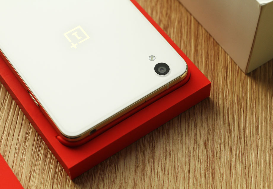 һ��X������f2.2��Ȧ��1300�����صĺ���������ͷ������֧��PDAF��λ�Խ�������