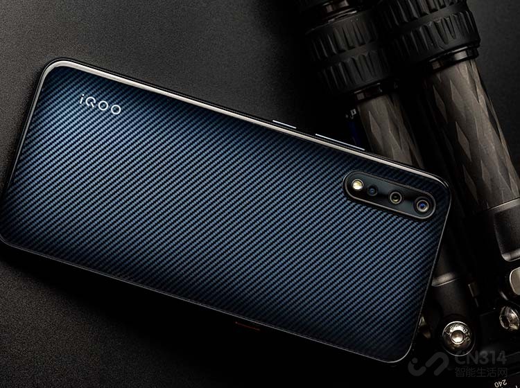 iQOO Neo�����ۼ۽�Ϊ1798Ԫ��6GB+64GB�汾����ȥ����콢��������Ȼ���۷����Ĵ󣬵��۸�Ҳû����̽������̶ȣ�������������˵ļ����ϴ��콢��Ӳ���ϻ�����iQOO Neo�����粿�ֻ��;�ȱ����Ļָ�ơ����ֻ��г�����״������iQOO Neo�Ƿǳ�ֵ��ѡ����ж��ֻ���