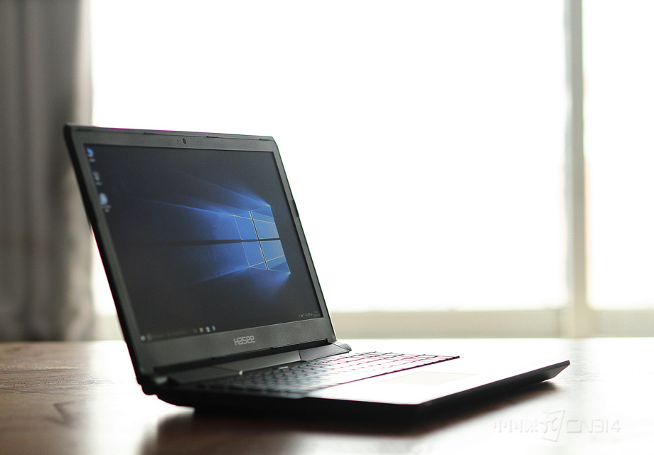 ��������һ������ս���콢��һ����Ϸ���ߡ�