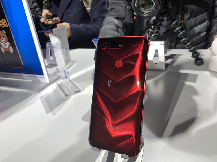   ����TOF������ҫV20�ܼ�⵽���˹����㣬��������о�ȷ���������Ρ��������ܲ�׽�Ͳɼ�����Ķ���������3D��ż�Ķ�����ʵ��������3D��������һ�����裬ͬʱ����¼��С��Ƶֱ�ӷ���������APP��