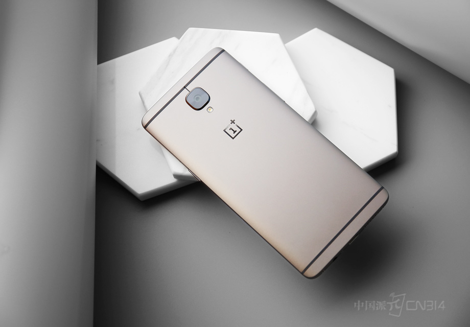 ����OnePlus 3T�����͵����ۣ����ǿ��Խ��û����һ�仰���Ǿ�������6GB RAM+64GB ROM�����ã����Ա�֤����ֻ������ڲ����ʱ���������һ�ӡ������͡��ı�ɫ��