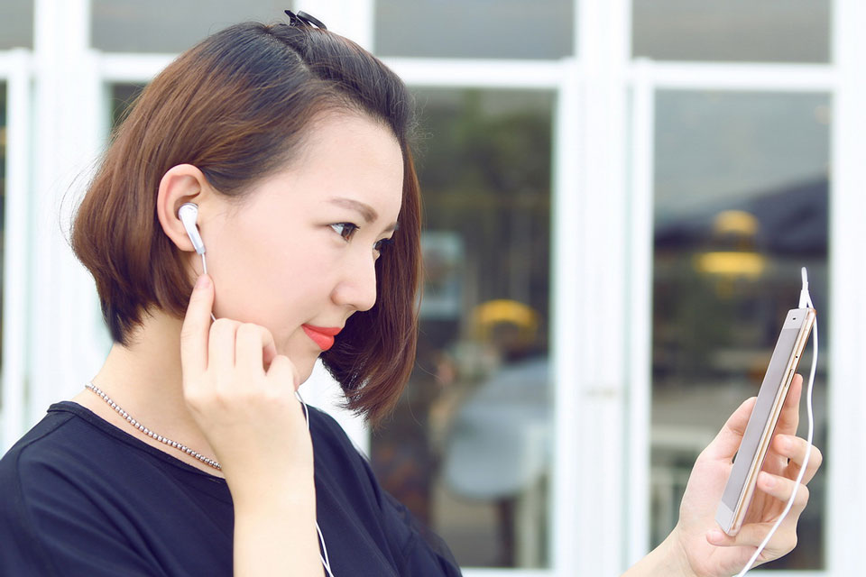 ��ǰ������ͷ���棬OPPO A53���Ǵ��ظߴ�500�����ص�ǰ������ͷ��������������ߴ�1.4um���й����������Ч��������Ȼ�������ɫ������3.0��Ѥ���˾�����ô���Ķ��ÿ���