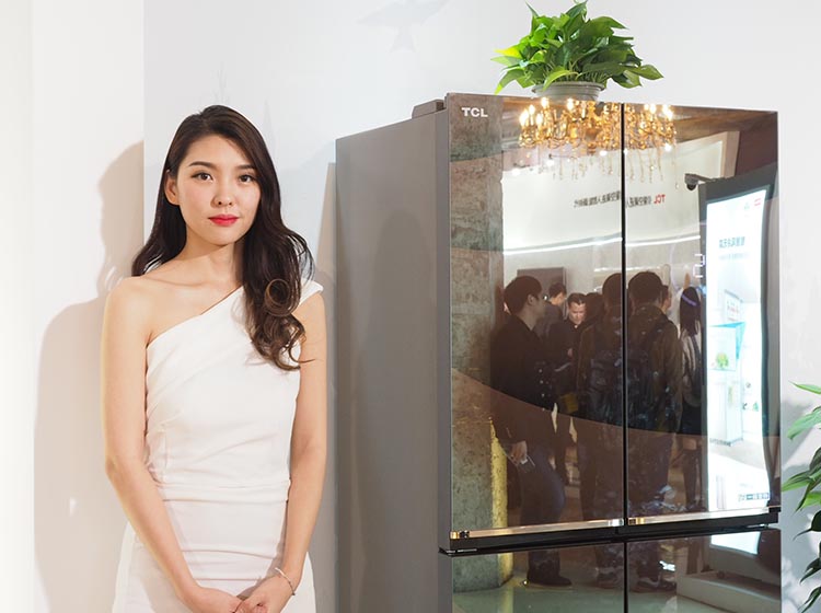 2018��3��6�գ�TCL������Ʒ���������Ϻ�¡�ؾٰ죬ȫ��һ���Ƶ�������������