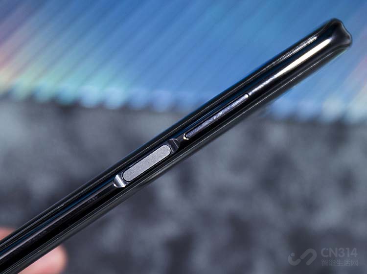 Ŭ����Z20������߿����һ��ָ�ư���������������Ϊ�ֻ������Ĺؼ������ҿ�������˫��֮�����ʾ�л���ָ�ư�����λ�������ڵ����ճ�ʱ��Ĵָ���Թ����ĵط���ʹ�������������ʣ����ϰ���ˣ������Ǳ���Ļָ�Ƹ����õĽ������ơ�