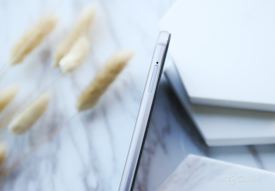 ���������SIM���ۣ������������÷ǳ�����vivo���崫ͳ��ơ�