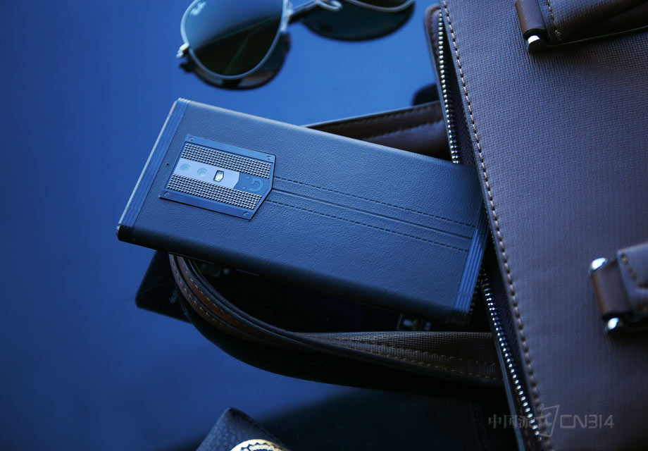 ����M2017��ǰ��ָ�ƺͺ�������ͷ��Ƭ������������ʯ���գ��������͹Σ��������˶��е��ʸС�