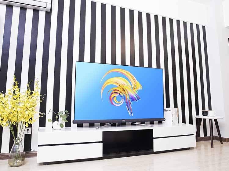 TCL C6��һ��ר��Ϊ�в��׼������а�����������ĵ��ӣ����ԡ�C6�¾�Ժ���ӣ�����.֪����Ϊslogan��ּ�ڳ�Ϊ��Щ���в��׼���æ��������õ���� ��