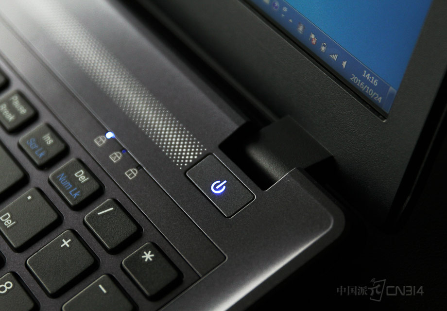 ս��K660D��C����Ʒǳ���ѧ��ȫ�ߴ�µ�ʽ���̡����ذ塢���в��ֺ������û�������Ȼ���ʵĽ��в����������õ����󴥵����⡣