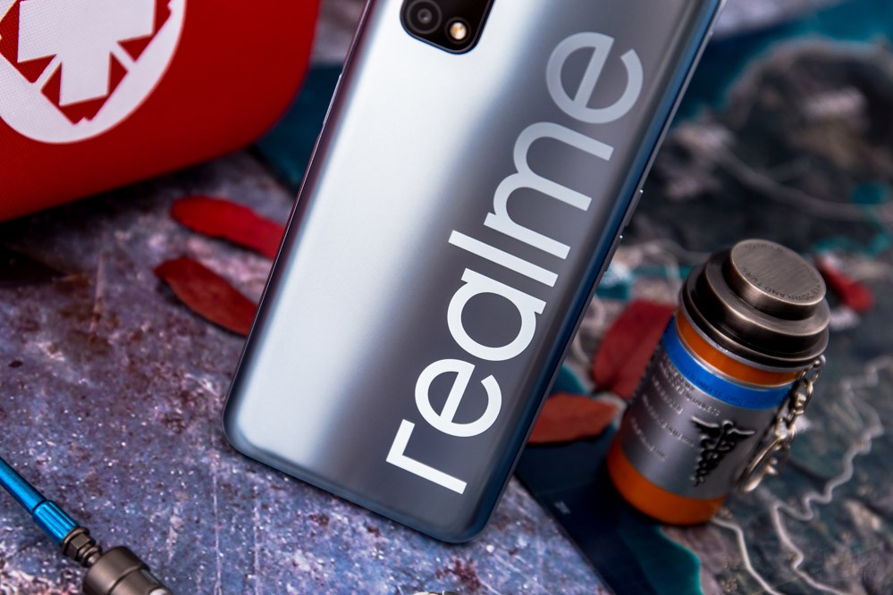 这手机很奥利给realme真我v5美图赏析