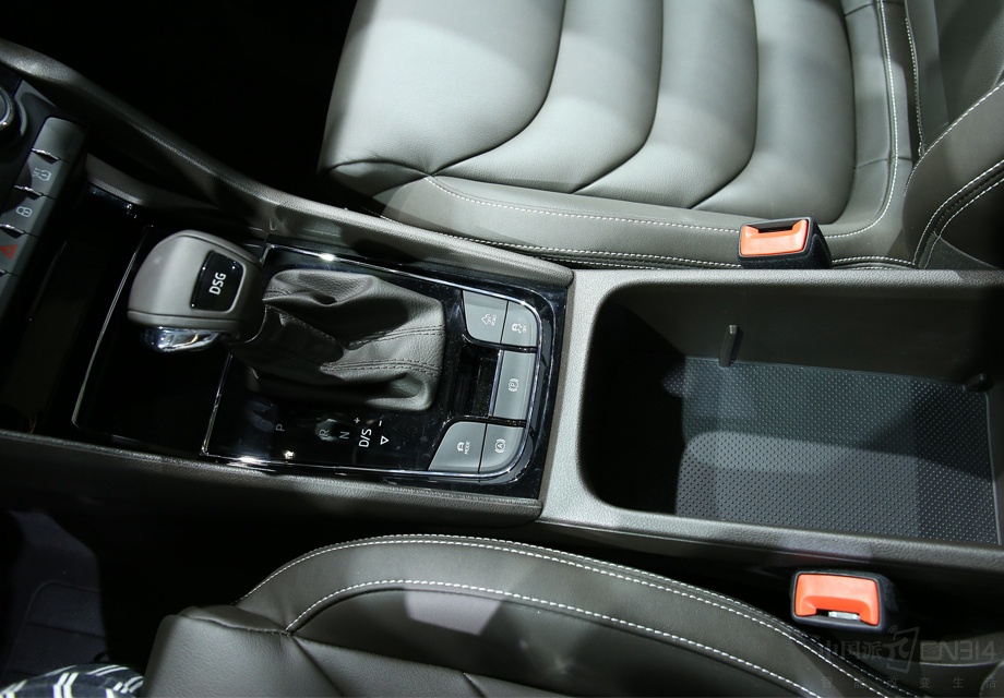 ��ɫ��ľ���ΰ�������һЩ�߼��У���һ�ۿ���ȥӡ�󲻴���