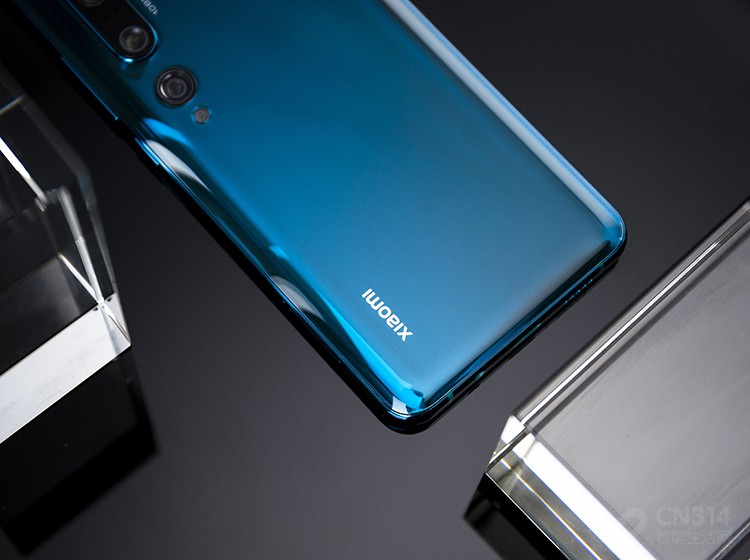 Ϊ��ʵ�ֽ�������������Ч����CC9 Pro�������⹤�գ������������ԣ���ĤƬ�ϵ�̳�����״�������ṹ����ϴ󻡶�3D���沣����ǣ������ʸеõ��˺ܴ��������