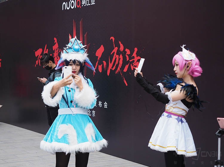 ��Ȼ����COSERȦ�У�����ľ�������λŮ����һ�㣬�ߵ��ǿɰ����·�ߣ�����ɰ�������������Ķ�����ٯ����ǲ��Ǹо�ȫ�������ˣ�