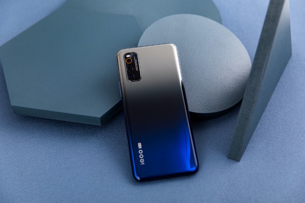 ͷ棬һͷ˻ɫߵƣ׺ģɫ4800AI㣬֧΢ͳ㣬׻˵רר¡ͷĴʹճӰ